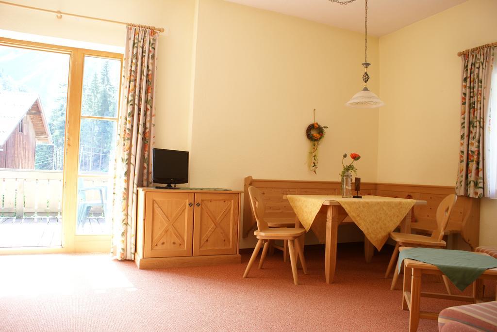 Hotel Zum Goldenen Loewen Biberwier Room photo